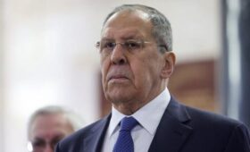 Лавров заявил, что «лукавая линия» Европы с гарантиями Украине ничего не решит