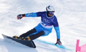 МОК не увидел нарушений в использовании атлетом из Италии флага РФ на шлеме