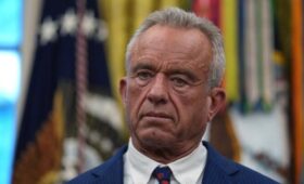 Глава Минздрава США рассказал, что нюхал кокаин с сидений унитазов