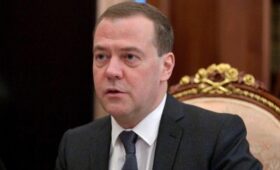 Медведев объявил о начале сбора предложений для народной программы ЕР