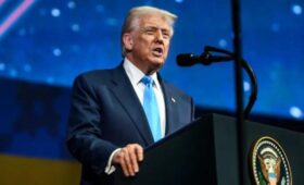 Трамп заявил, что введет пошлину в 10% на весь импорт в США