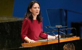 Глава Генассамблеи ООН Бербок по ошибке назвала Гренландию частью ЕС