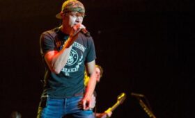 Фронтмен рок-группы 3 Doors Down Брэд Арнольд скончался в возрасте 47 лет