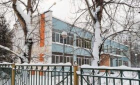 Двухэтажное здание бывшего детсада выставлено на торги в Ивановском