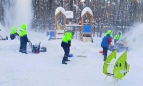 Столичные службы организовали работы по вывозу снежных валов