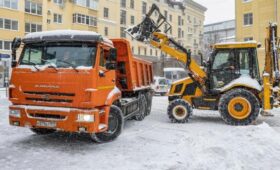 Максимальное количество специалистов и техники устраняют последствия снегопада в Москве