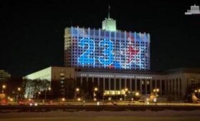 Световая проекция в честь Дня защитника Отечества появилась на здании кабмина