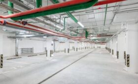 Свыше 3,5 тысячи машино-мест реализовали на городских аукционах в 2025 году