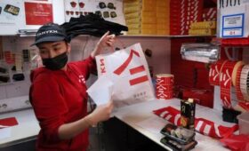 В «Тануки» приступили к проверке из-за сообщений о живом таракане в еде