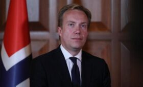 Reuters: связанный с Эпштейном президент Давосского форума подал в отставку