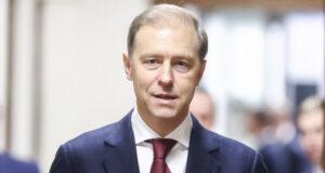 Глава Росгвардии поздравил вице-премьера Мантурова с присвоением звания Героя России