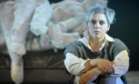 Актрису Нелли Уварову госпитализировали в Москве