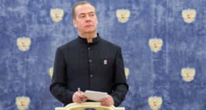 Медведев: Зеленский будет жить, пока он продолжает разваливать Украину