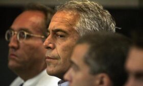 Эпштейн высмеял Зеленского в переписке с экс-министром финансов США