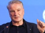 Греф призвал провести в России реформу оплаты труда чиновников