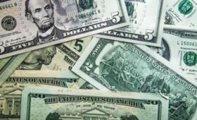 Греф заявил, что курс доллара к концу 2026 года может составить около 95 рублей