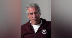 Украинская модель могла подбирать Эпштейну молодых девушек