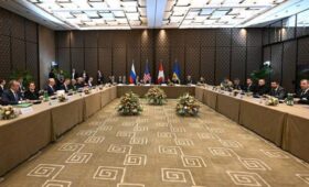 РИА Новости: переговоры по Украине в Женеве идут на русском и английском языках