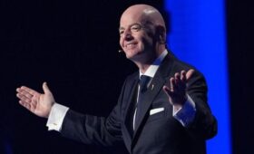 Президент FIFA Инфантино внесен в базу «Миротворца»