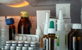 Химик Панов: хранение в холодильнике может сделать лекарство неэффективным и даже опасным