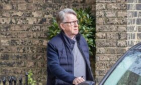 Бывший посол Британии в США Мандельсон отпущен под залог