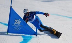 Итальянский сноубордист Фишналлер выступил на Олимпиаде с флагом РФ на шлеме