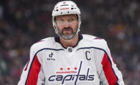 Овечкин назвал невосполнимой утратой смерть своего первого тренера Филиппова