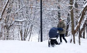 Педиатр Мескина предостерегла от прогулок с детьми при 15-градусном морозе