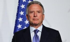 Уиткофф заявил, что Россия и Украина продолжат работу для заключения сделки