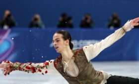 Мать фигуриста Гуменника обратилась к судьям на Олимпийских играх