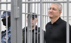 РИА Новости: экс-замглавы Минобороны Иванову предъявили иски на 405 млн рублей