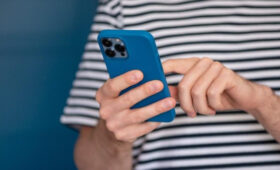 Психолог Абравитова: чтобы перестать листать ленту в соцсетях, нужно осознать проблему