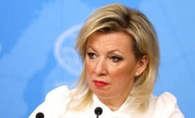 Захарова сравнила реплику Макрона о свободе слова с фразой Пугачевой