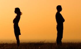 40% россиян избавляются от вещей бывших партнеров после расставания