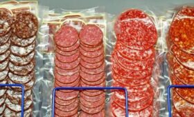 Правительство РФ обязало маркировать колбасу и мясо с 1 марта