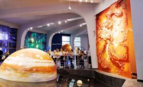 Офлайн-квест подготовили для юных горожан в Московском планетарии