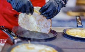 На 30 площадках фестиваля «Масленица» можно попробовать блины и другие блюда
