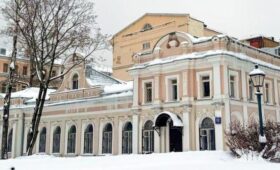 Город выставил на аукцион помещение в усадьбе XIX века в Басманном районе Москвы