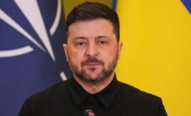 Зеленский поручил разработать новый план обороны Украины