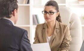 Эксперт Лоикова посоветовала соискателям откликаться на вакансии в утренние часы