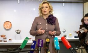 Захарова назвала заявления о якобы отравлении Навального информационным вбросом