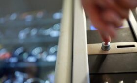 В ГД предложили устанавливать в школах торговые автоматы с полезными продуктами