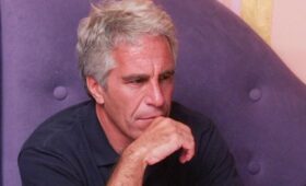 Эпштейн давал советы сожительнице из Белоруссии во выбору вуза в США