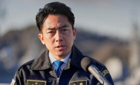 Министр обороны Японии высказался за проведение референдума о пересмотре Конституции