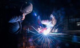 РИА Новости: сварщик стал самой высокооплачиваемой профессией в РФ в январе