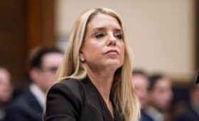 Генпрокурор США Бонди обнародовала список 300 влиятельных лиц из файлов Эпштейна