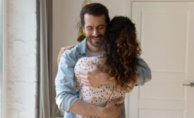 NDTV: в Таиланде женщина предложила любовнице мужа платить за него 920 долларов в месяц