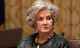 Трамп сообщил, что у главы аппарата Белого дома Уайлс обнаружили рак груди