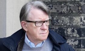 РИА Новости: экс-посол Британии требовал «золотой парашют» перед уходом из-за Эпштейна