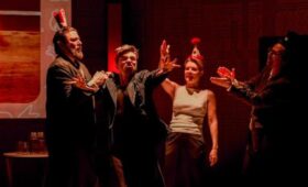 В «Мосфото» появились кадры со спектакля «Метод Гренхольма» в Театре сатиры